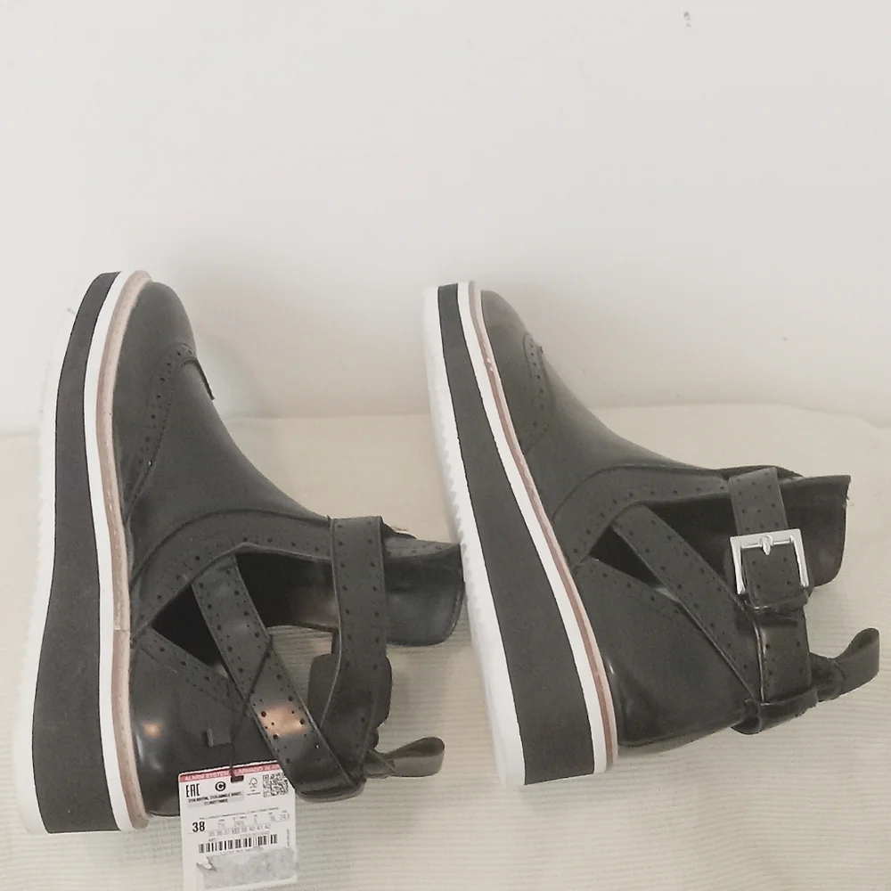 Zara Basic Black Patent Vegan Leather Wingtip Platform Buckle Ankle Boots Sz 7.5 - Picture 7 of 8